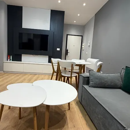 Luxury 2br Garden Building 12th Floor Apartamento Tirana
