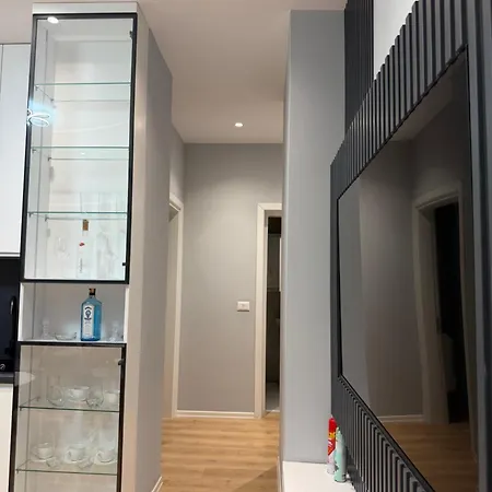 Luxury 2br Garden Building 12th Floor Apartamento Tirana